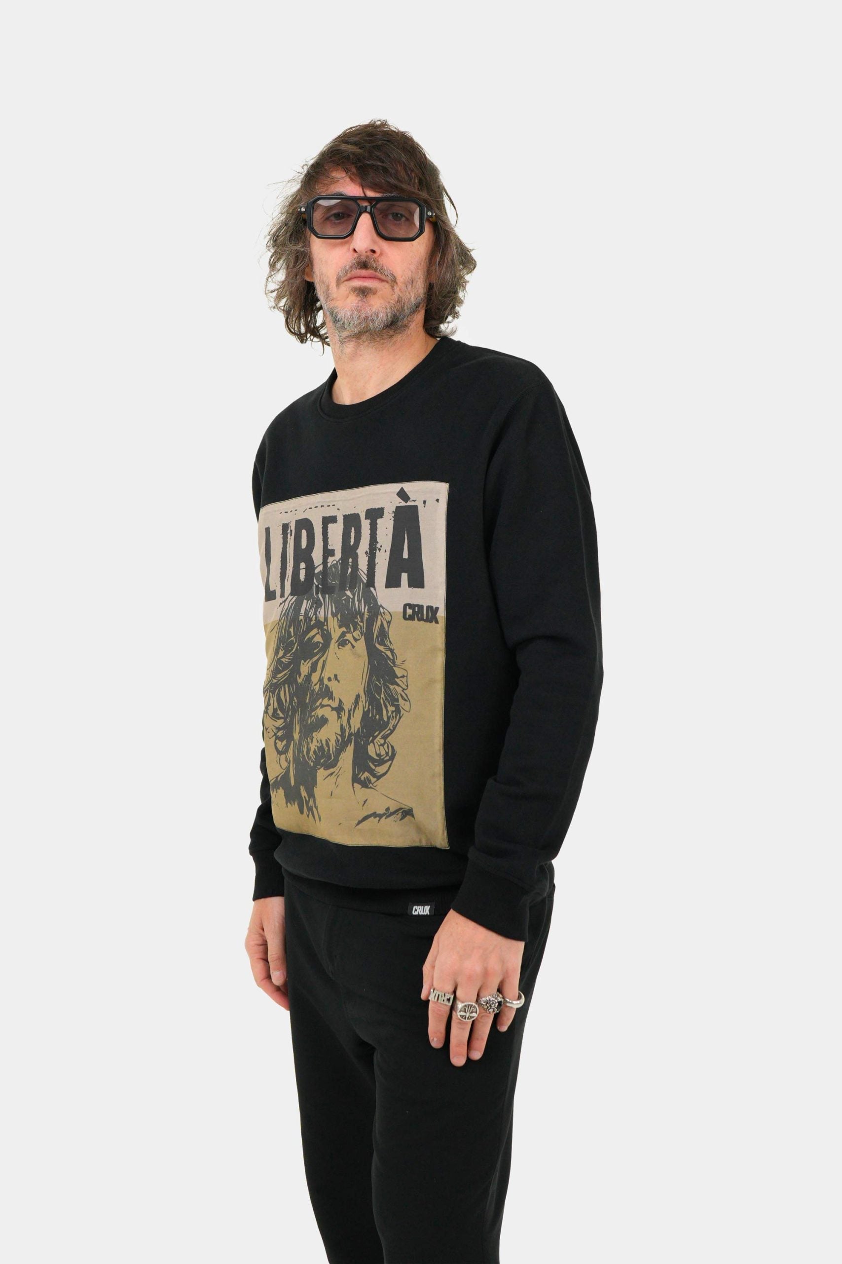 Giuseppe Cruciani Apache Factory C004 MANIFESTO FELPA GIROCOLLO NERA