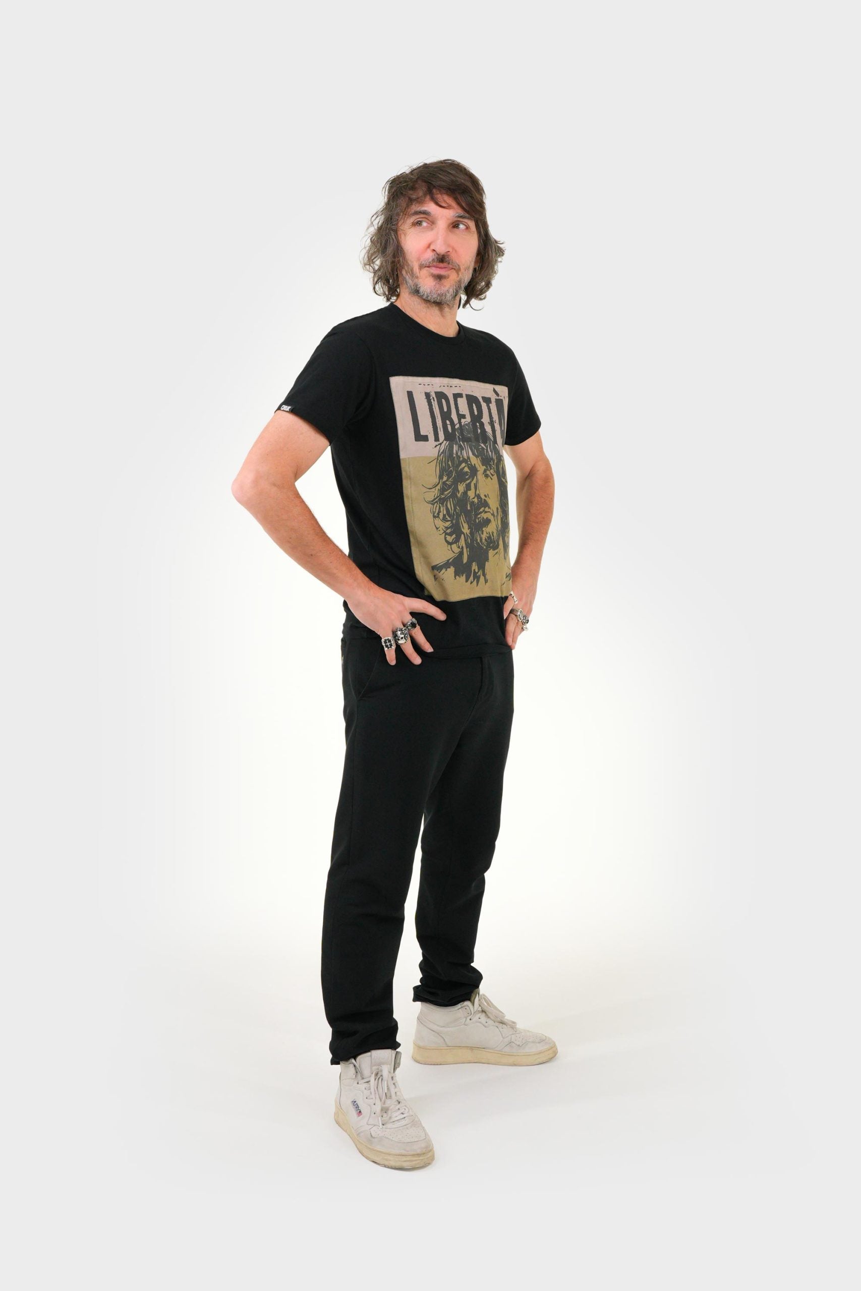 Giuseppe Cruciani Apache Factory_C004 MANIFESTO MLT T-SHIRT NERA 2